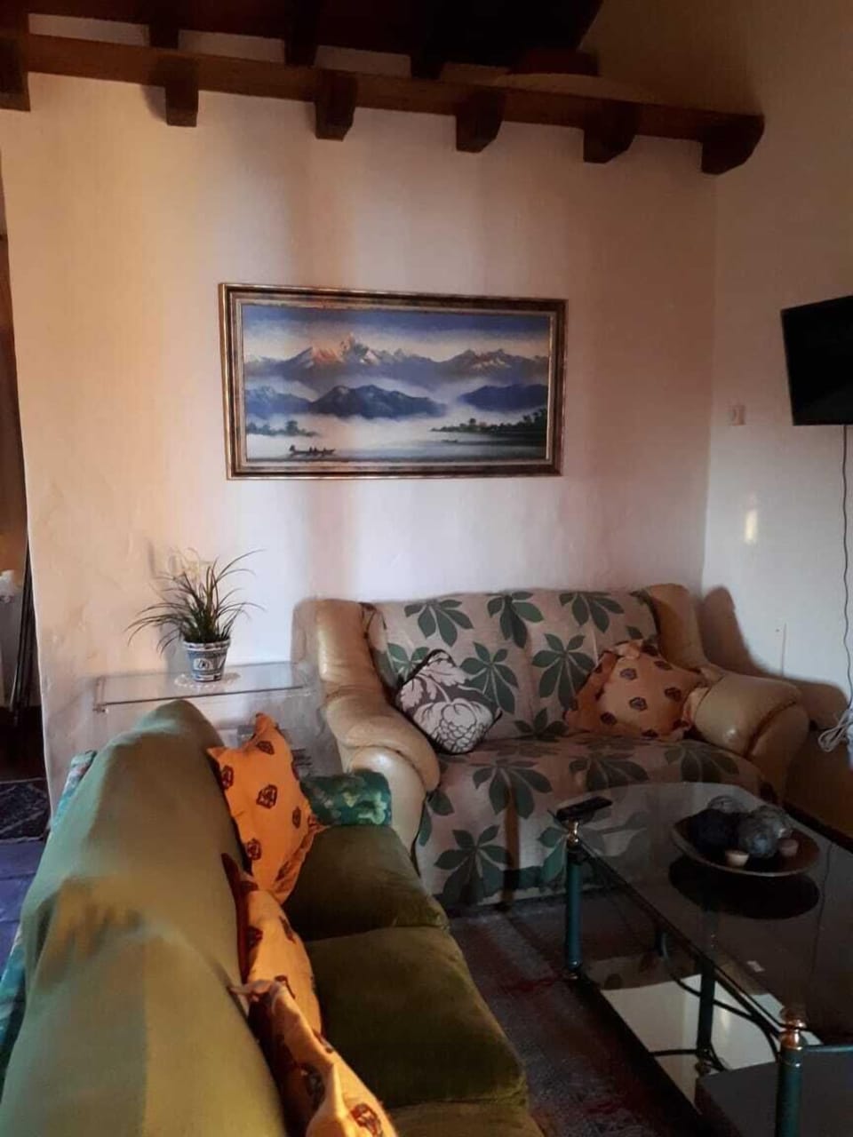 Quadruple Room, Mountain View | Living room