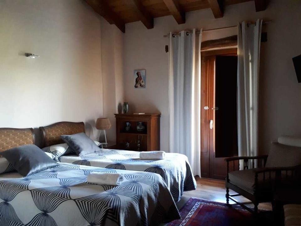 Twin Room, Terrace | Iron/ironing board, free cribs/infant beds, rollaway beds, free WiFi