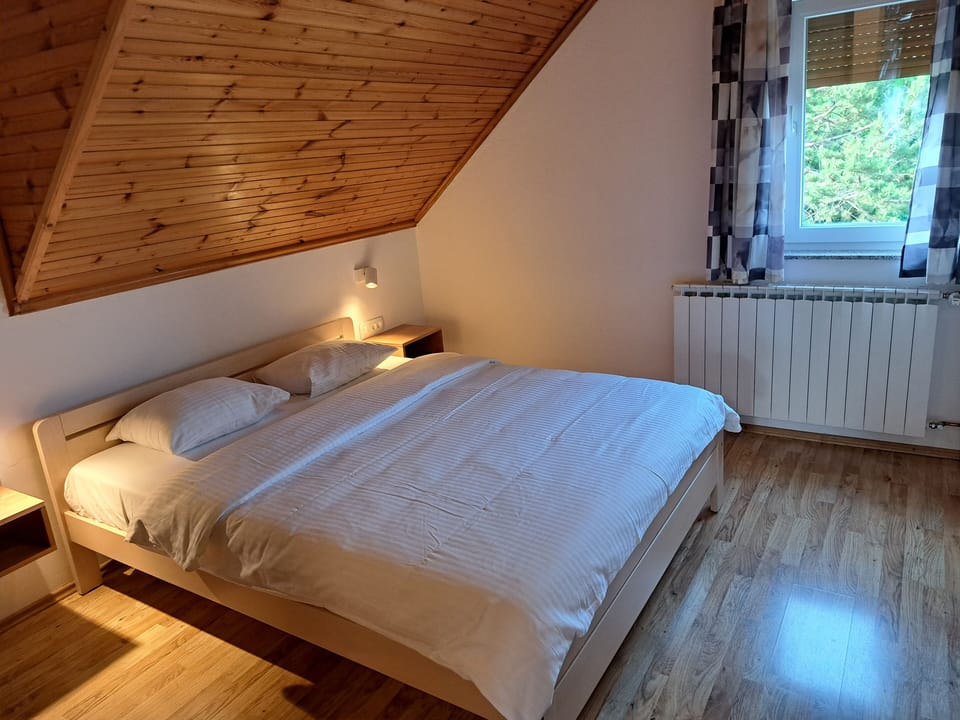 Family Apartment, 2 Bedrooms, Mountain View | In-room dining