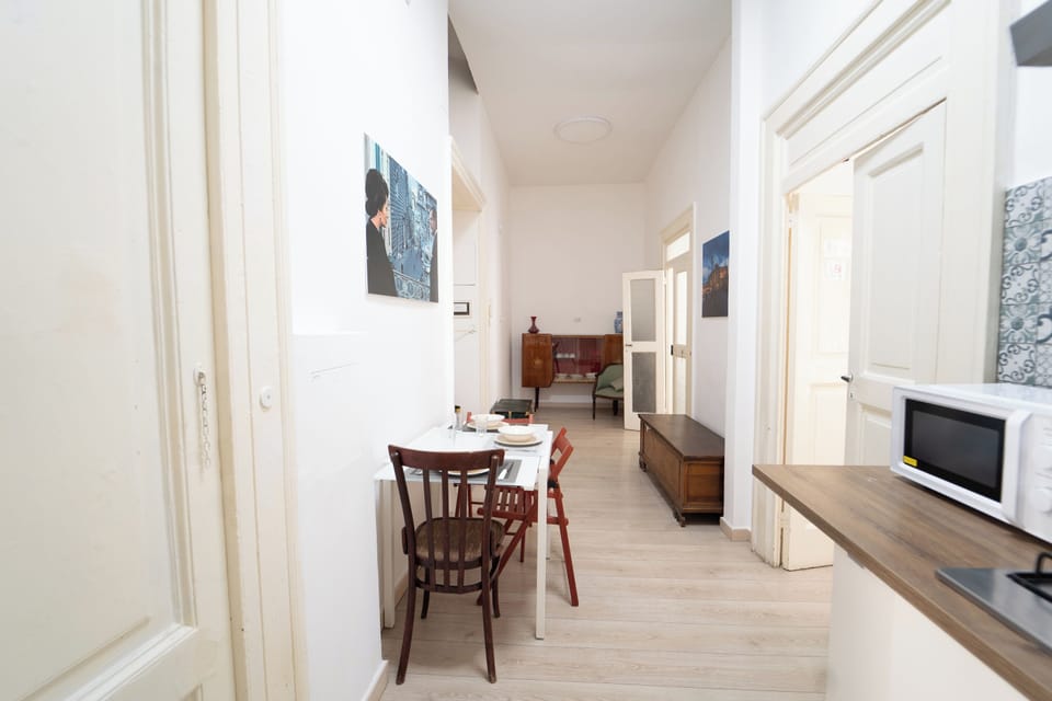 Apartment, 2 Bedrooms | Dining room