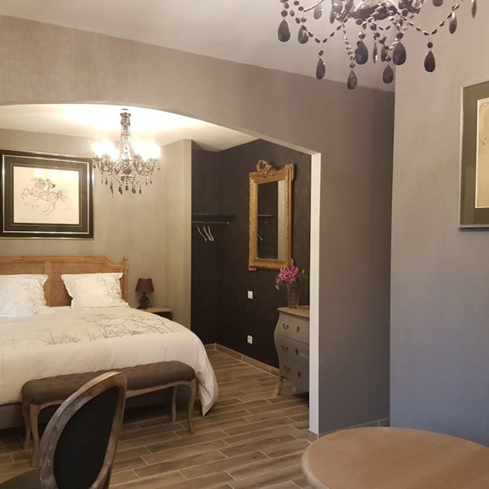 Triple Room (Dalila) | Individually decorated, individually furnished, iron/ironing board