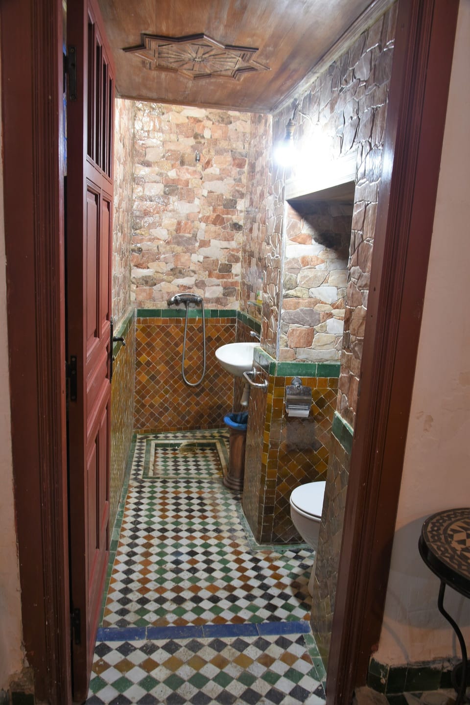 Shower, rainfall showerhead, towels