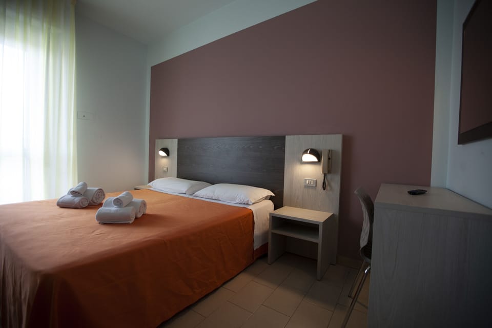 Economy Double or Twin Room, Balcony | Minibar, in-room safe, desk, cribs (surcharge)