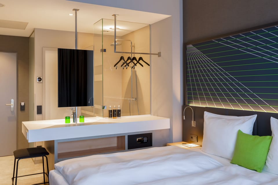 Shower, rainfall showerhead, free toiletries, hair dryer