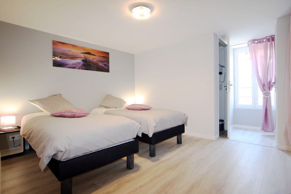 Twin Room | Individually decorated, individually furnished, iron/ironing board