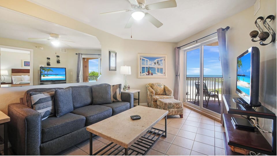 Surf Beach Room 305 Living Room