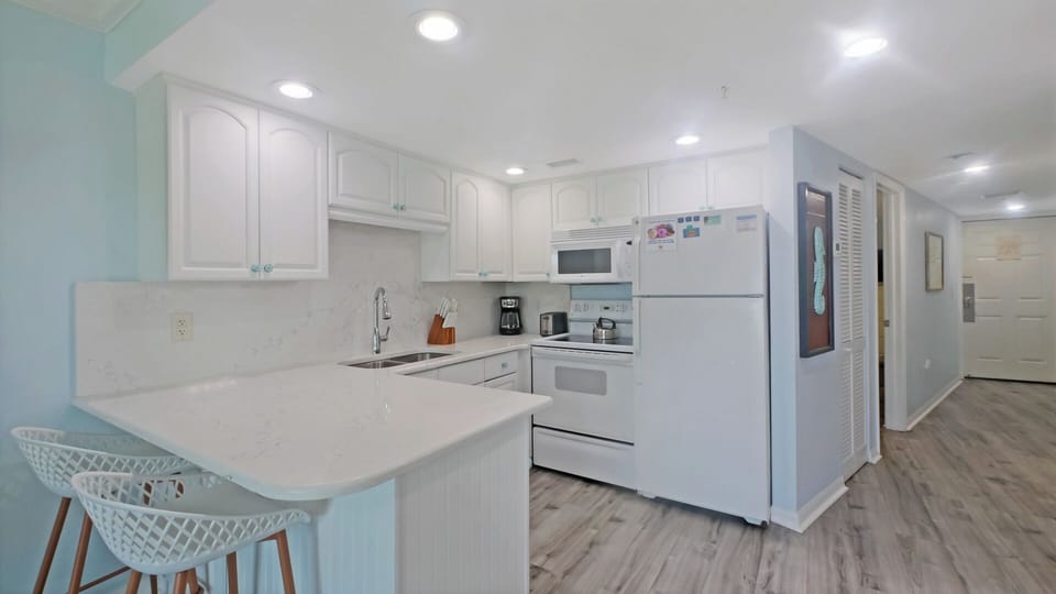 South Beach Room 207 Kitchen (2)