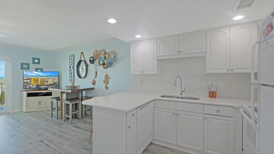 South Beach Room 207 Kitchen