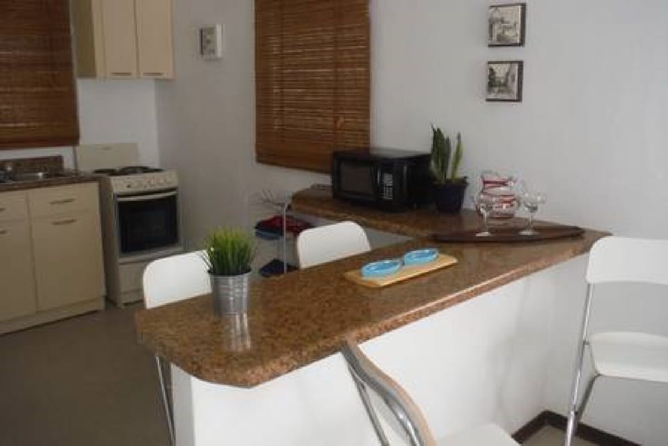 Kitchen counter top sits 4 & can also be used as a work area.
