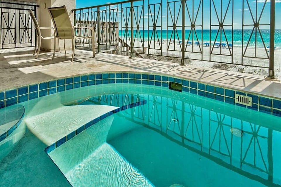 Private Splash Pool!  Please inquire about heating option.  Propane Grill with Propane Refills on This Level.