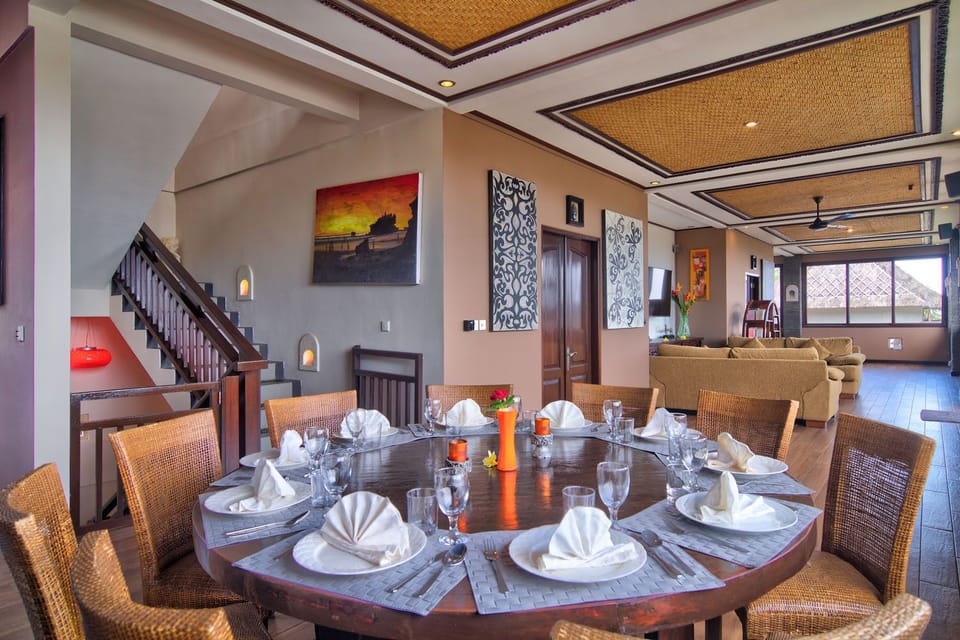 Breakfast table can fit 12 (1st floor)