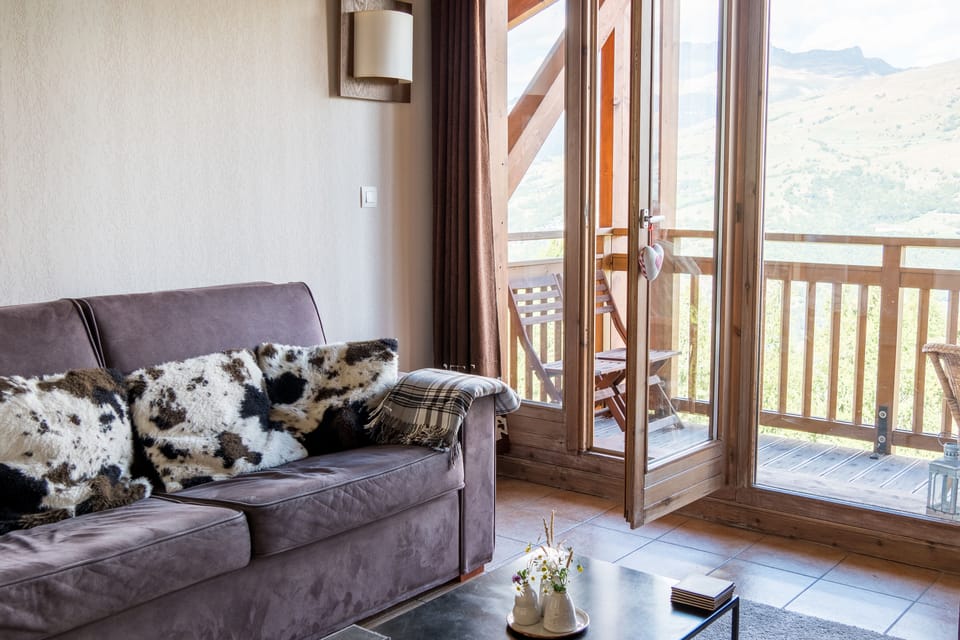 Large windows offer you great landscape views and immersive light!