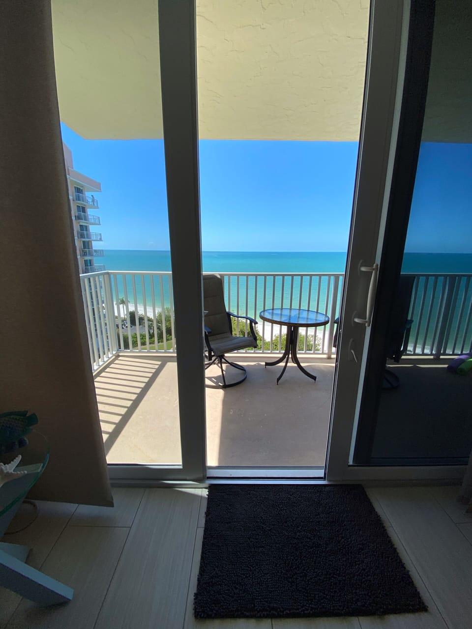 The first thing you see when entering: the Gulf!