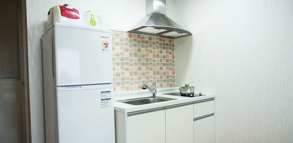 Room | Private kitchenette | Fridge, microwave, electric kettle, cookware/dishes/utensils