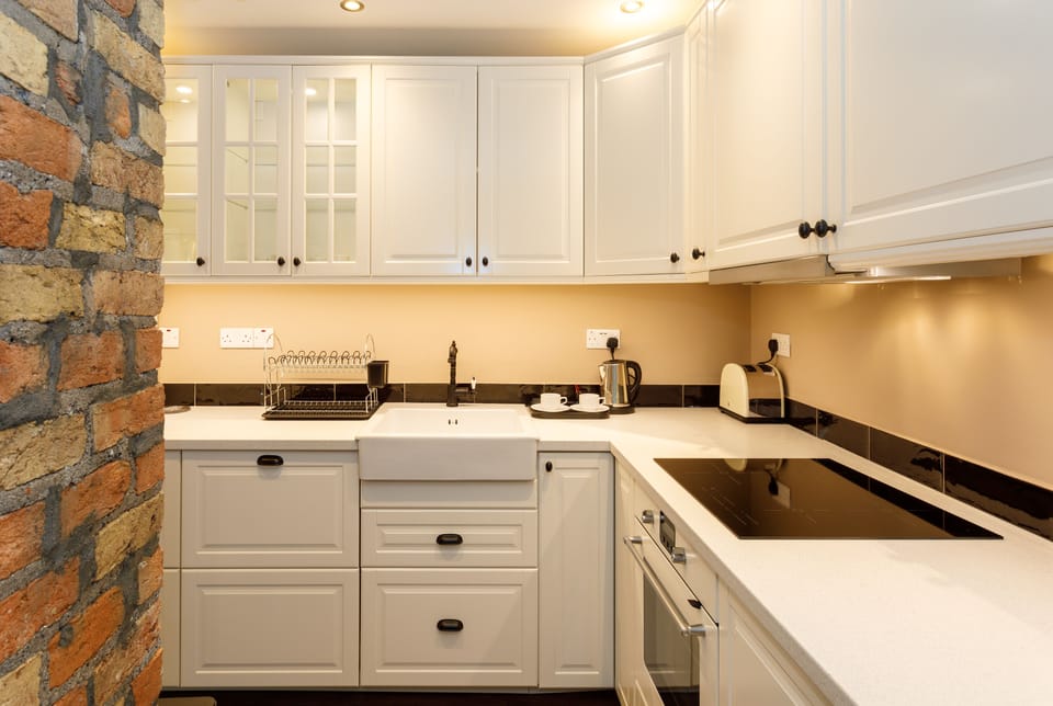 Deluxe Apartment, Multiple Beds, Non Smoking | Private kitchen | Electric kettle, cleaning supplies