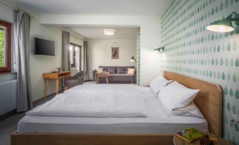 Junior Studio Suite | Individually decorated, individually furnished, blackout drapes