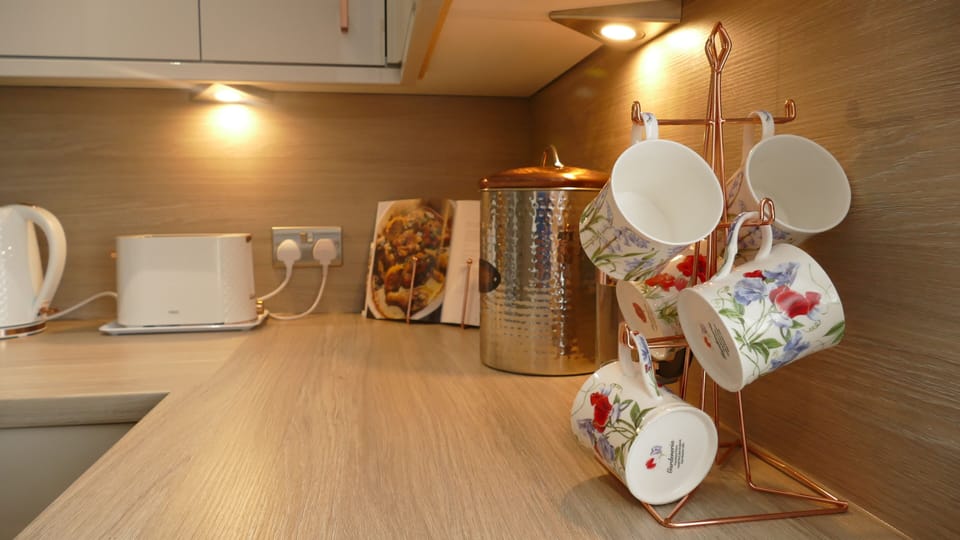 Apartment, 2 Bedrooms | 2 bedrooms, desk, free WiFi