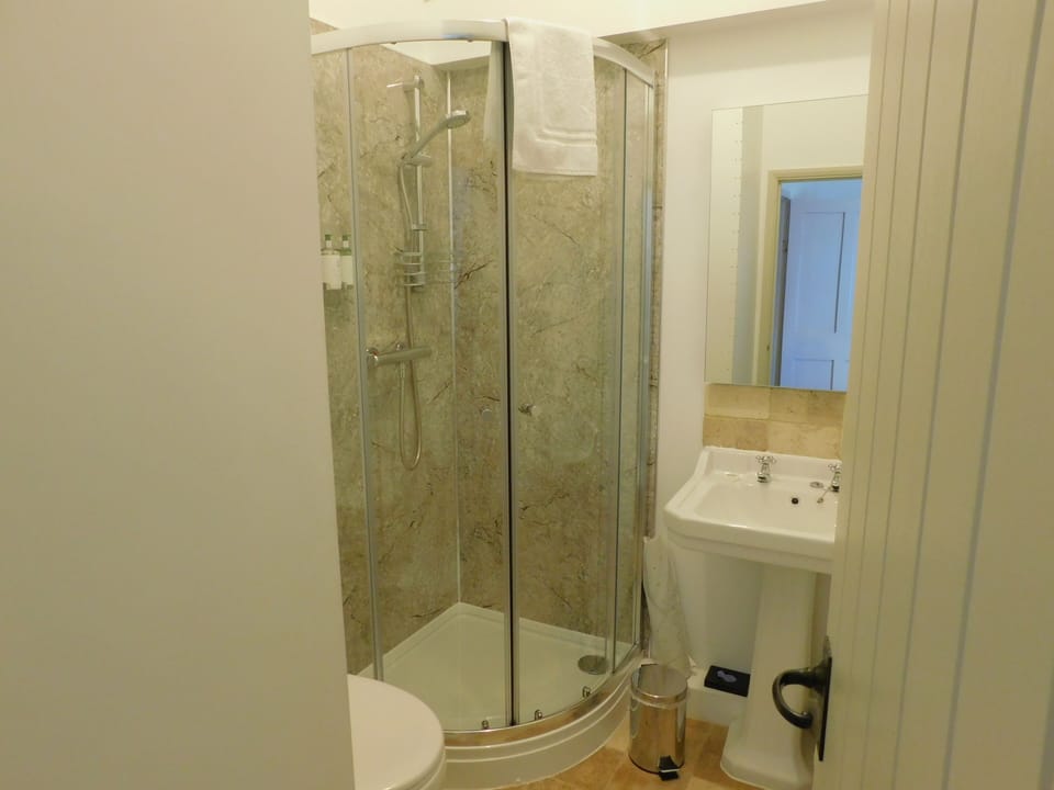 Double Room, Ensuite | Bathroom | Towels