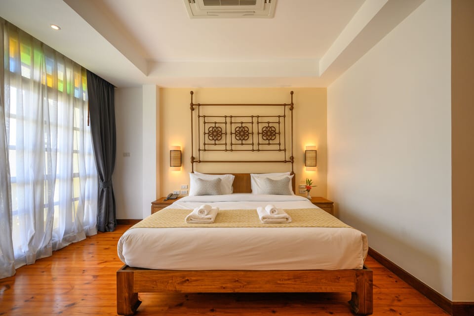 Deluxe Double Room | In-room safe, desk, blackout drapes, soundproofing