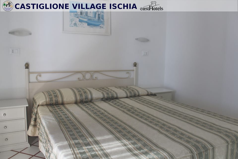 Double Room, Sea View | Minibar, desk, blackout drapes, cribs/infant beds