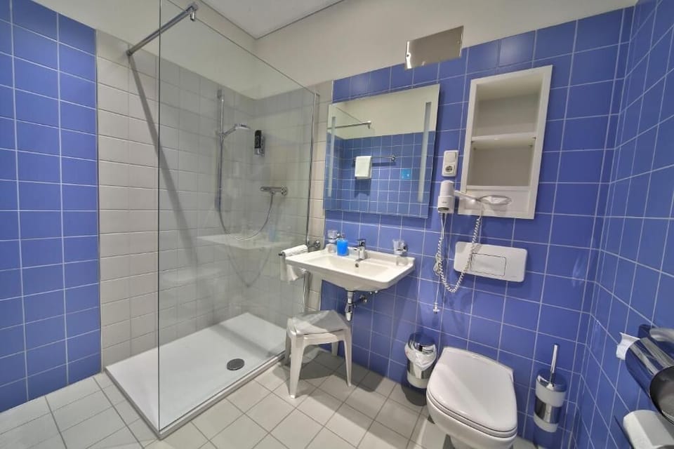 Shower, towels