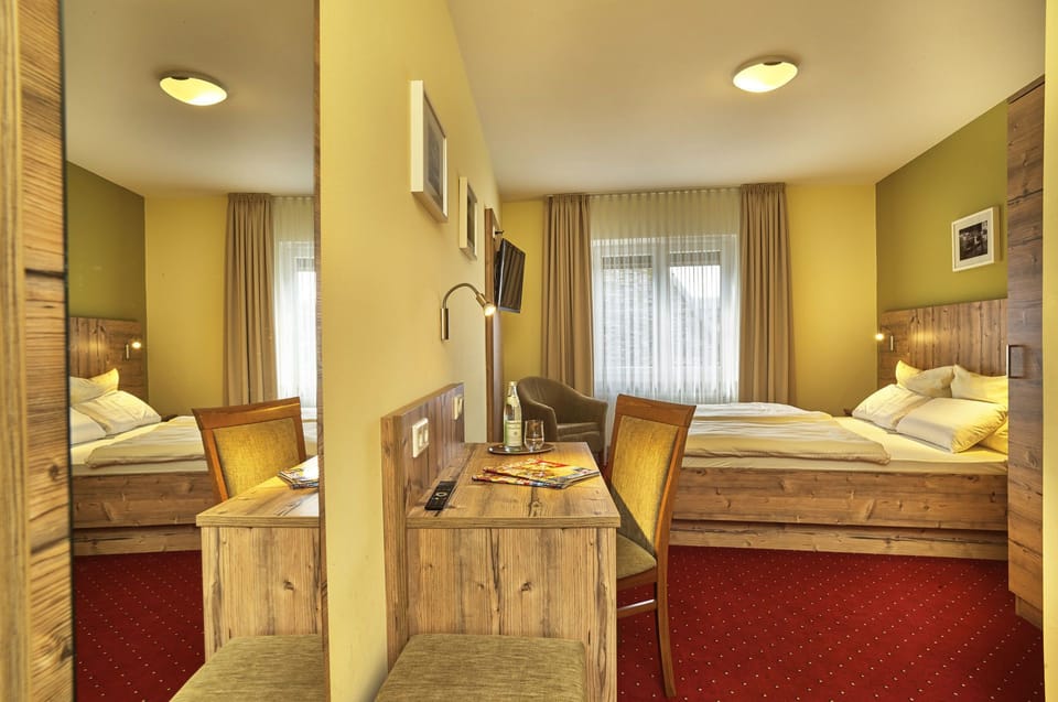 Double Room (Small) | Desk, laptop workspace, blackout drapes, free WiFi