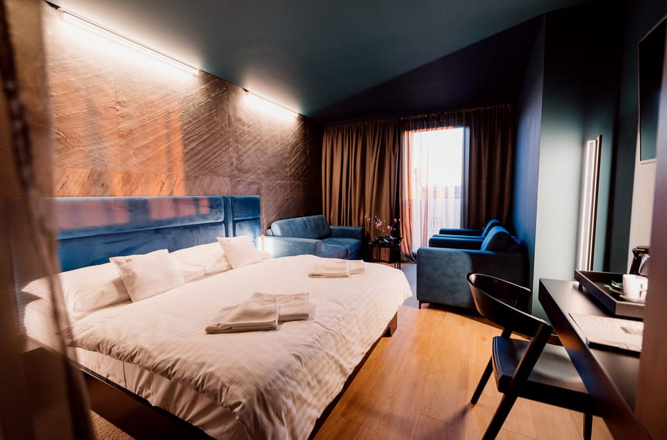 Studio | In-room safe, desk, soundproofing, iron/ironing board