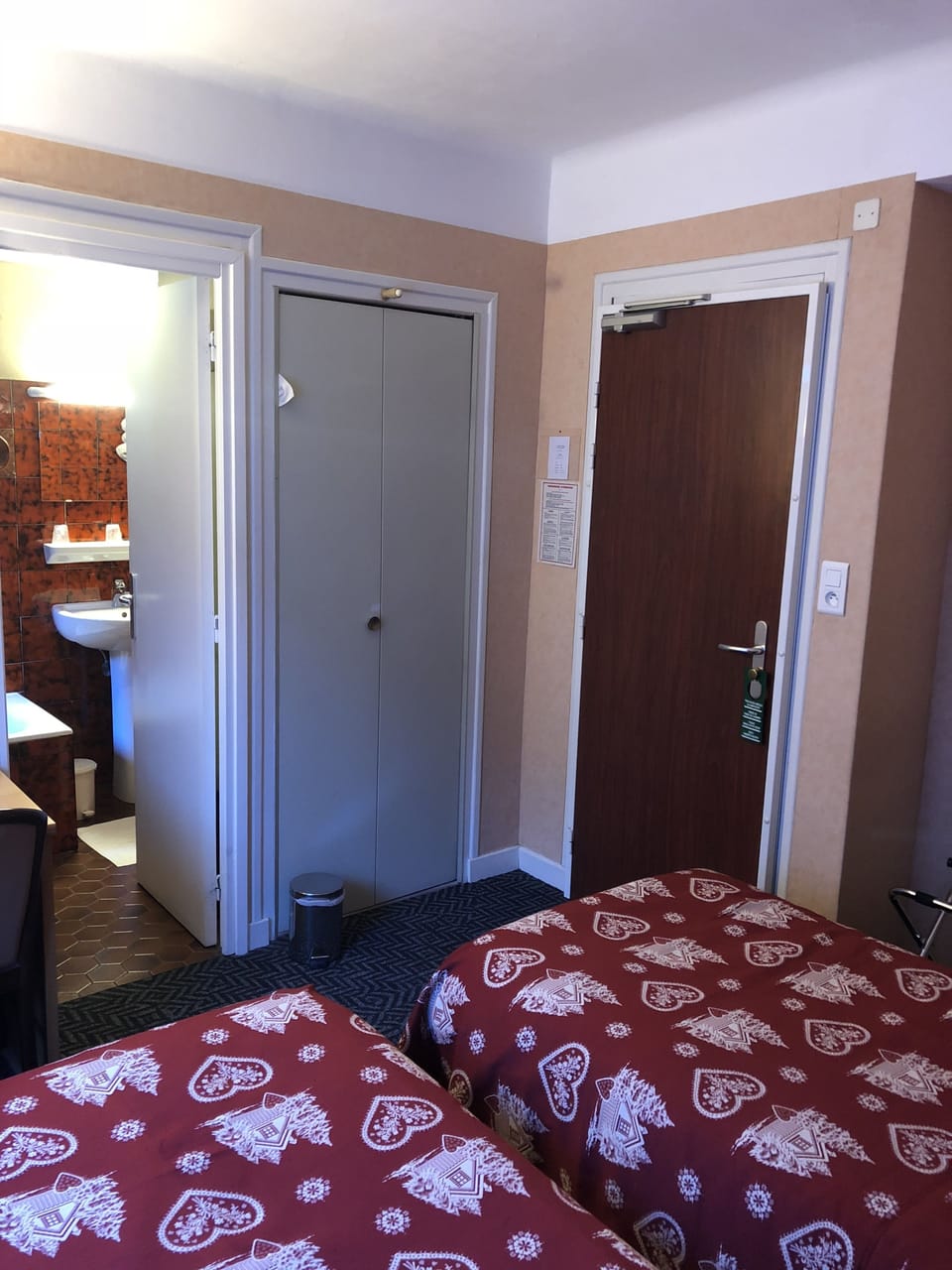 Twin Room, 2 Twin Beds, Non Smoking | Desk, blackout drapes, iron/ironing board, free WiFi