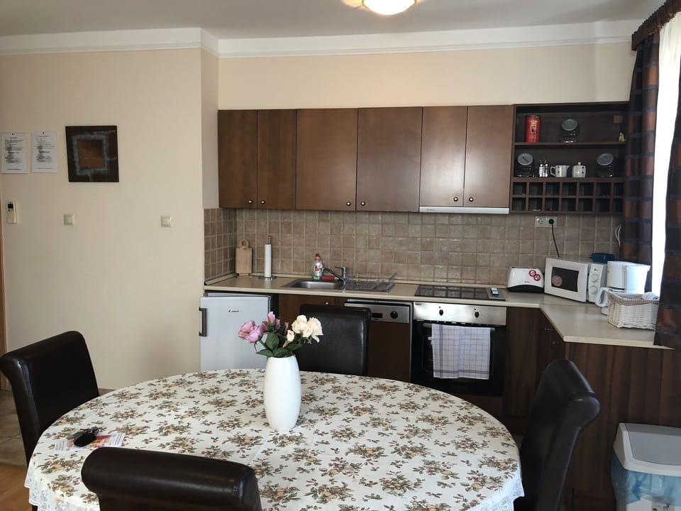 Apartment, 2 Bedrooms | Private kitchen | Fridge, microwave, oven, stovetop