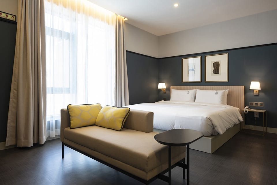 Egyptian cotton sheets, premium bedding, down comforters, desk