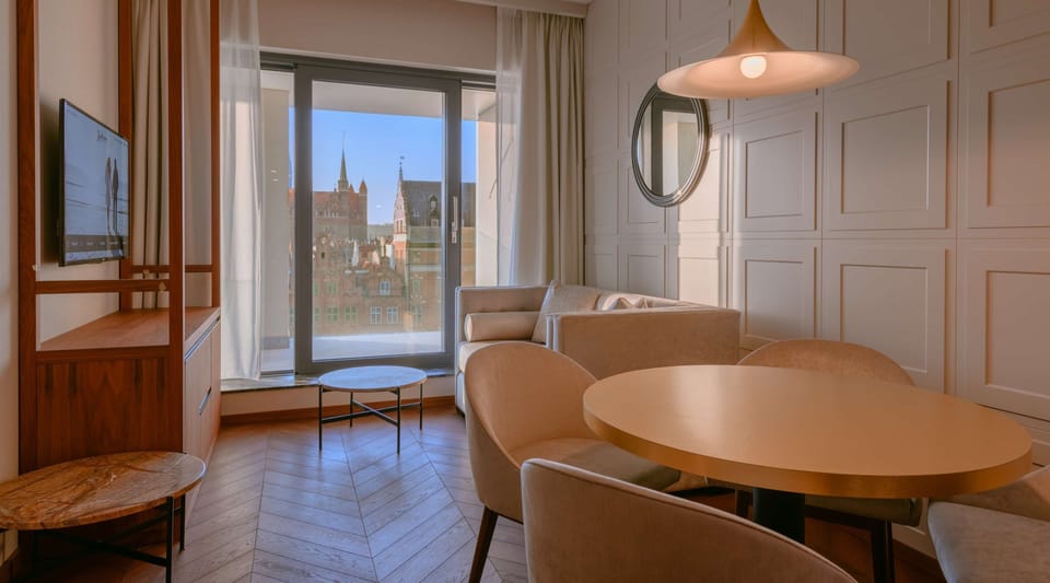 Suite, 1 Bedroom (River view & Spa Access) | Hypo-allergenic bedding, in-room safe, individually furnished, desk