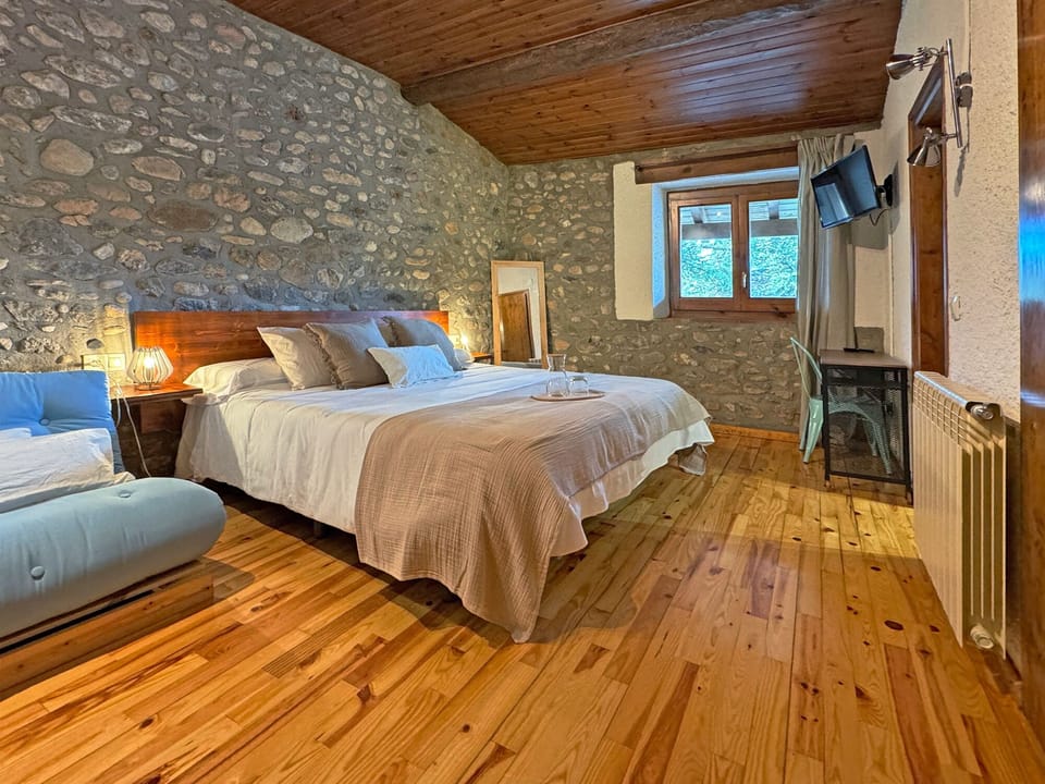 Superior Double Room, 1 Bedroom, Courtyard View | Premium bedding, down comforters, Select Comfort beds, free WiFi