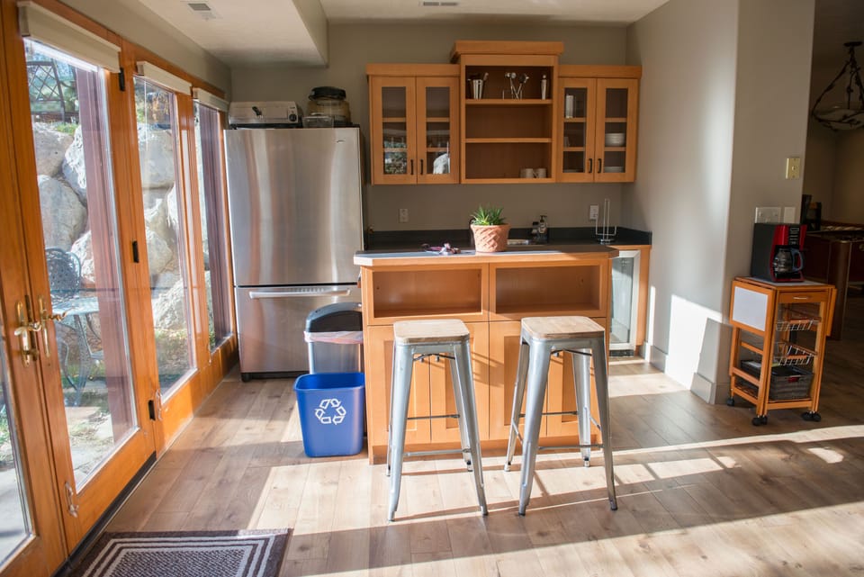 Functional kitchenette with hot plates, microwave, toaster oven, Instapot, crock