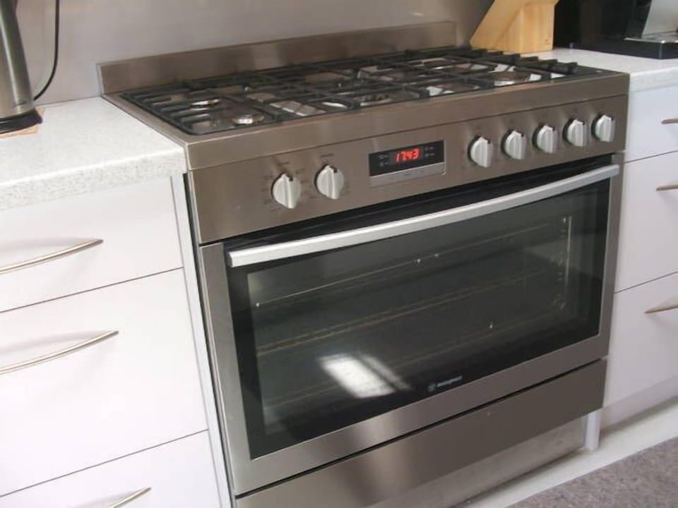 Oven and cooktop