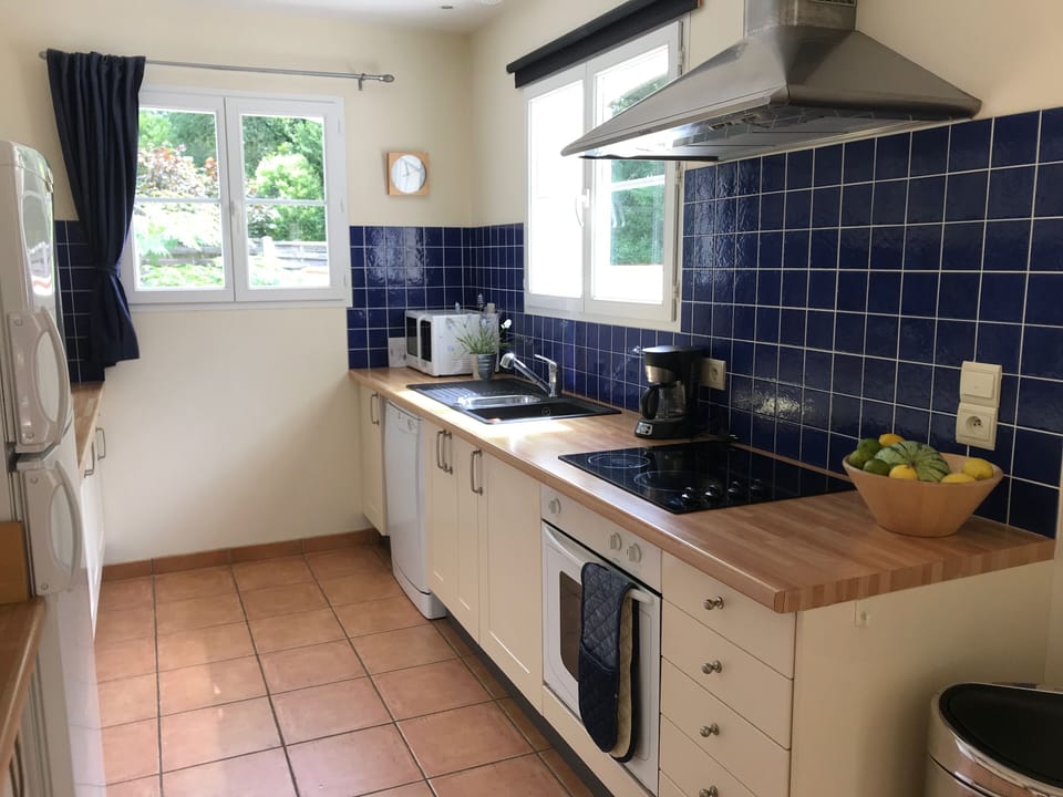 Fully equipped including filter coffee machine