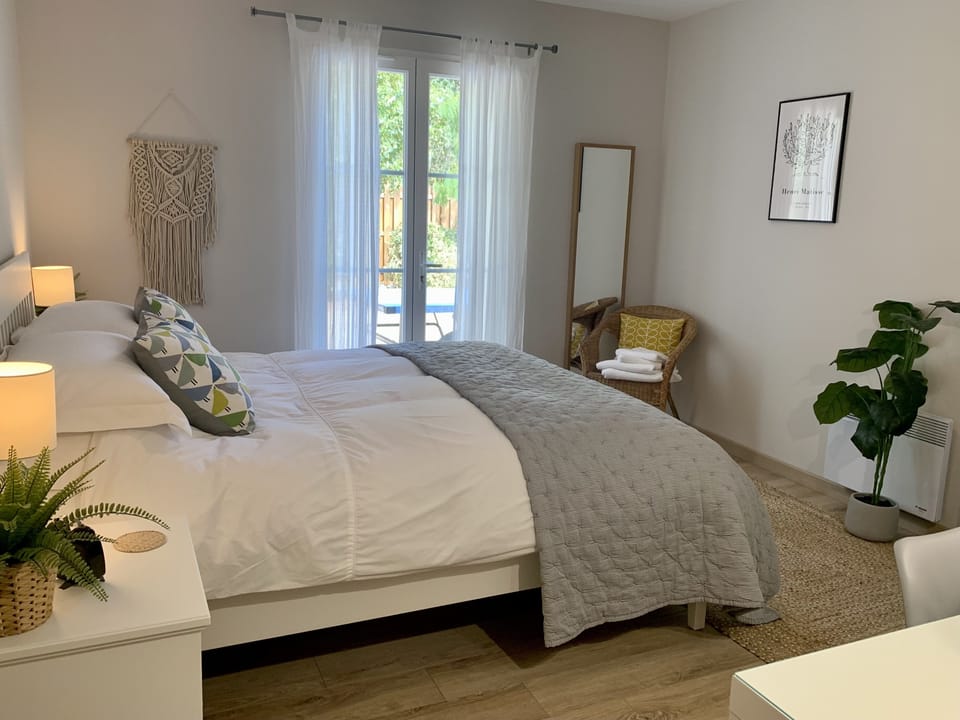 Master bedroom 