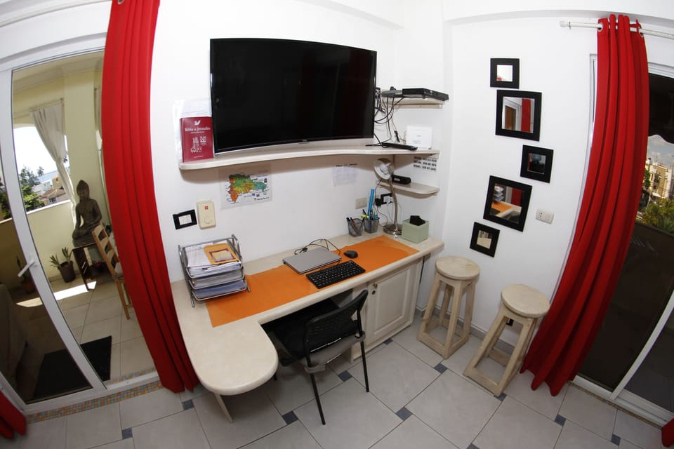OFFICE CORNER