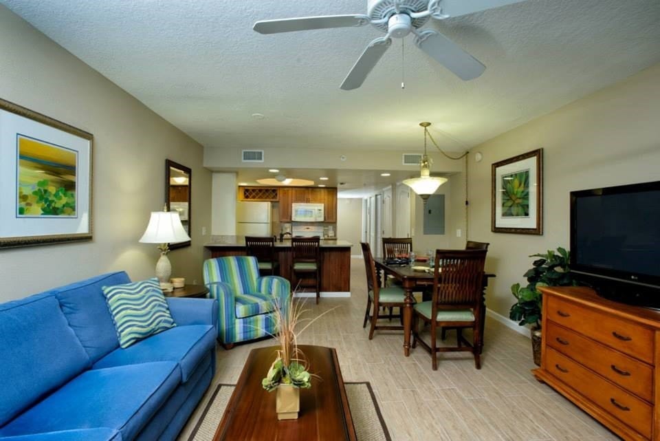 Living room/dining area