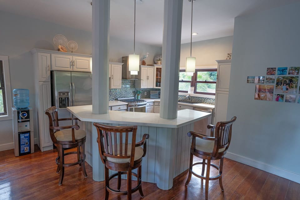 Open concept kitchen w/ great storage
& counter space! Fully equipped. 