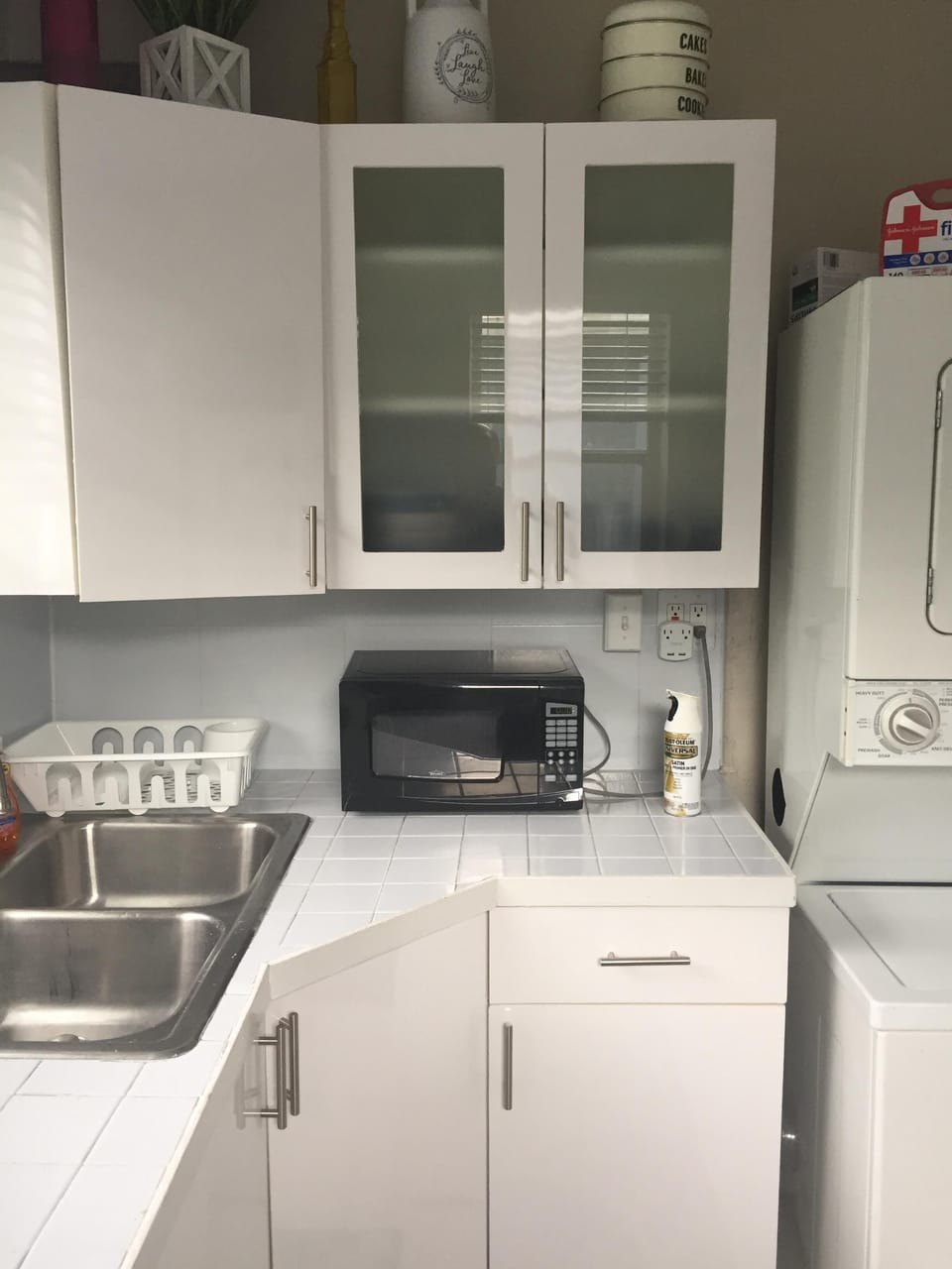 Kitchen (microwave on counter top)