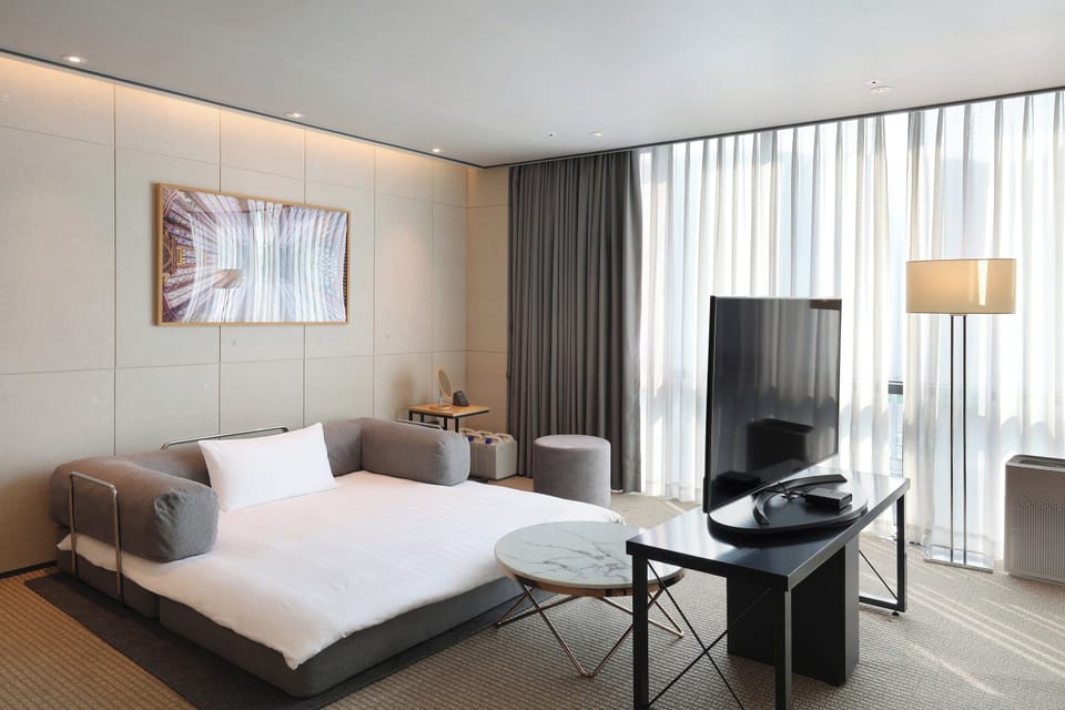 Premier Family Suite | Premium bedding, in-room safe, desk, blackout drapes