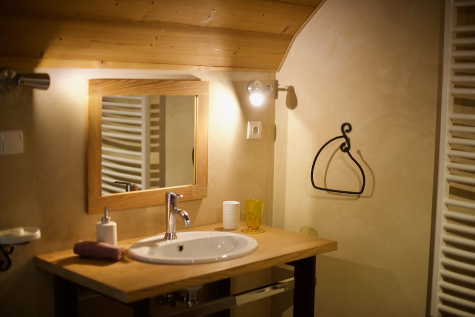 Comfort Suite | Bathroom sink