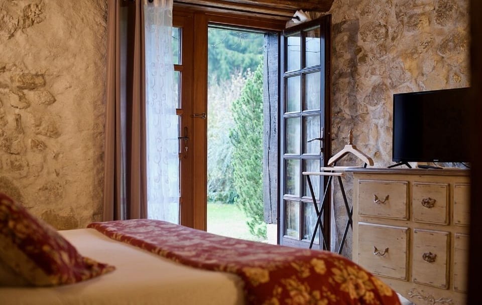 Double or Twin Room, Terrace (Colchique) | Individually decorated, individually furnished, blackout drapes