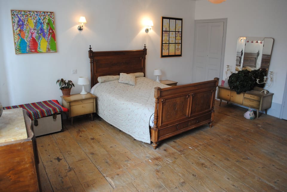 Double Room (La Marquise) | Free cribs/infant beds, free WiFi, bed sheets