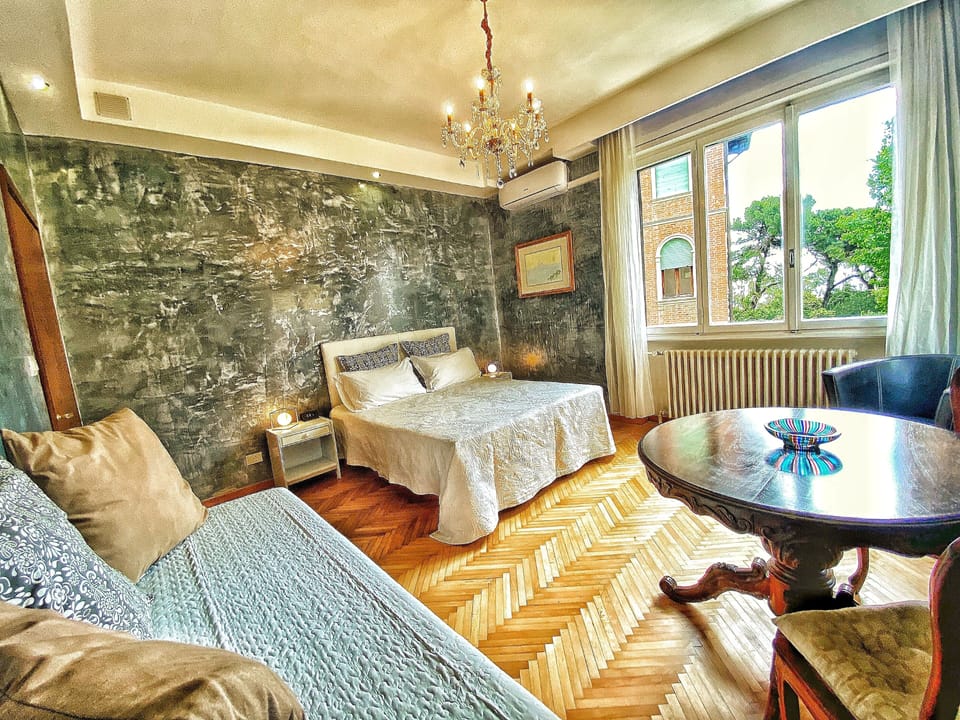 Comfort Double Room | Minibar, WiFi (free), bed sheets