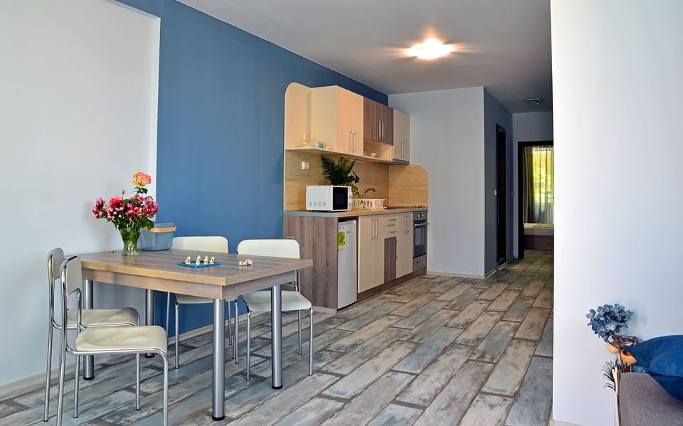 Blue Scene Apartment | Private kitchenette | Cookware/dishes/utensils
