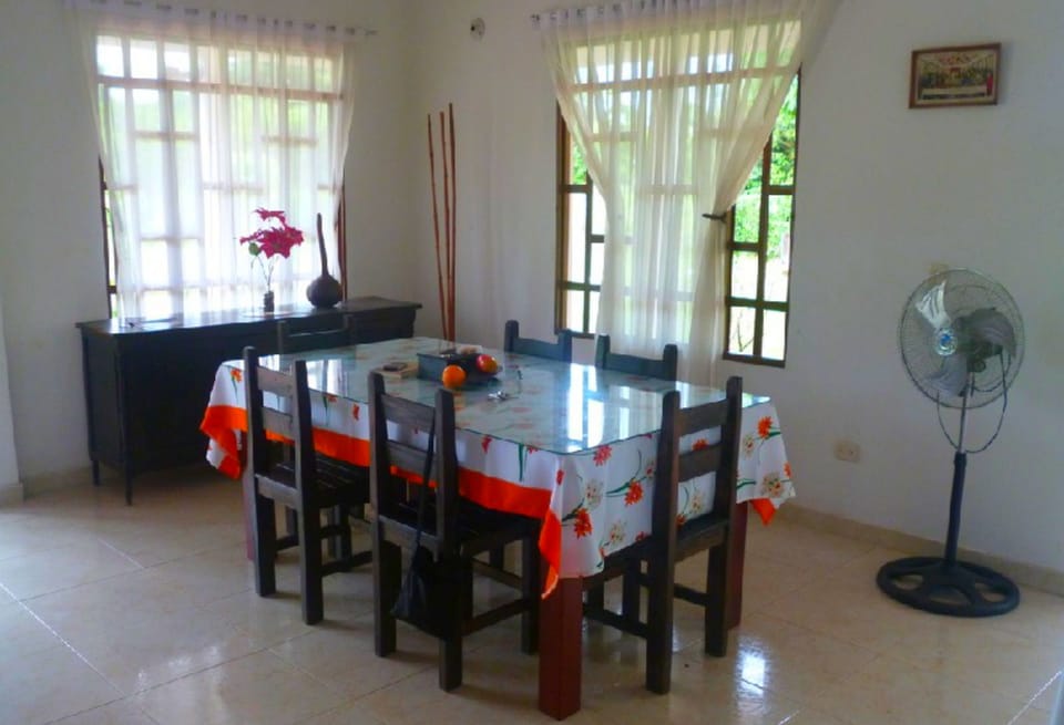 Traditional House, Multiple Beds, Non Smoking | In-room dining