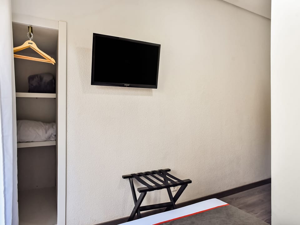 Double Room | Desk, laptop workspace, free WiFi, bed sheets