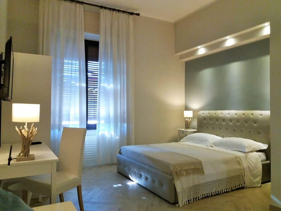 Classic Triple Room | Down comforters, desk, blackout drapes, soundproofing