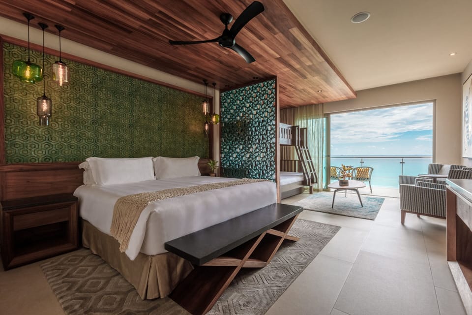 Family King Suite Ocean View | Premium bedding, free minibar, in-room safe, blackout drapes